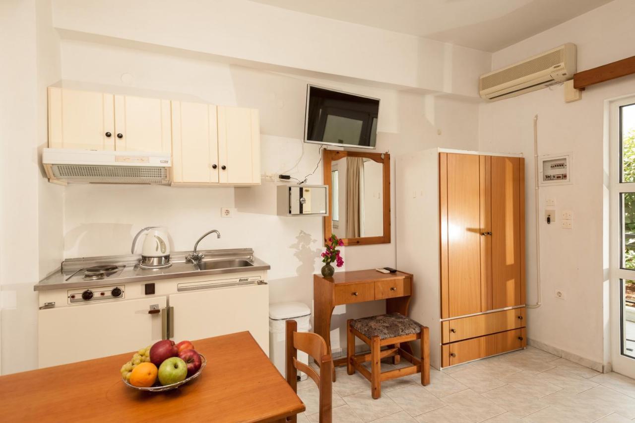 Niriis Hotel Като-Даратсо Экстерьер фото