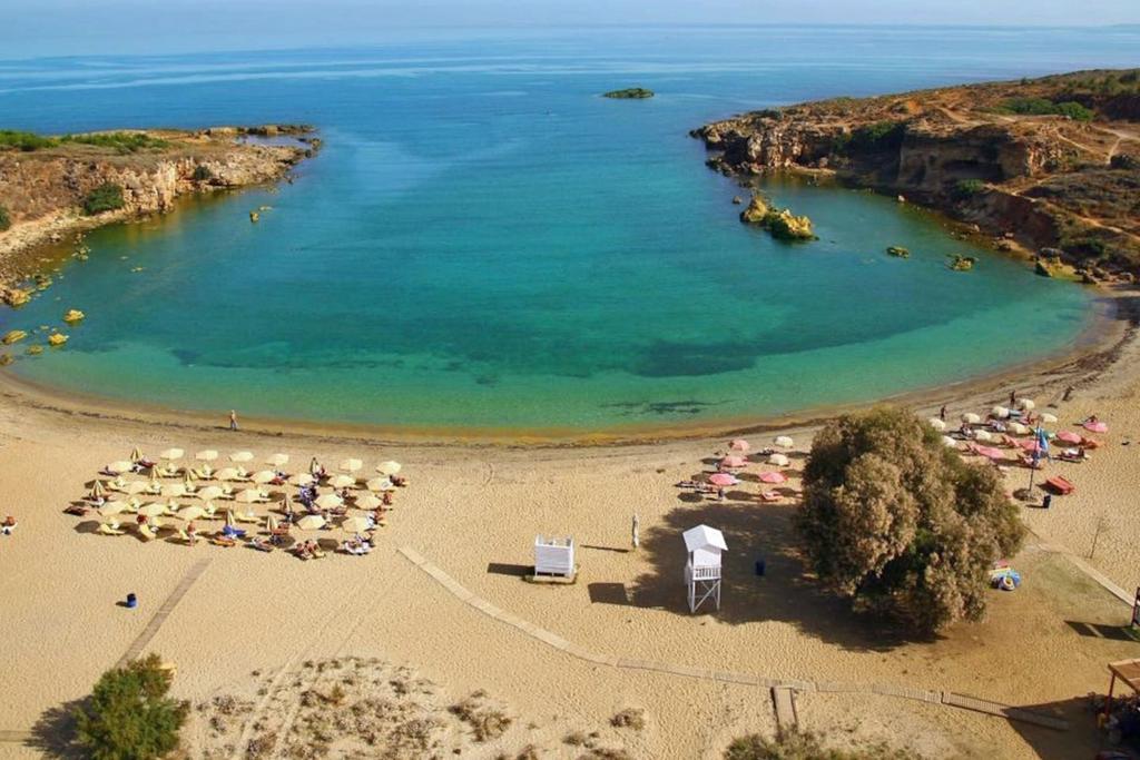 Niriis Hotel Като-Даратсо Экстерьер фото